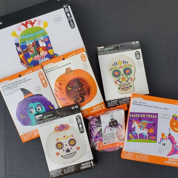 Halloween Craft Kits - Picture 1 of 11